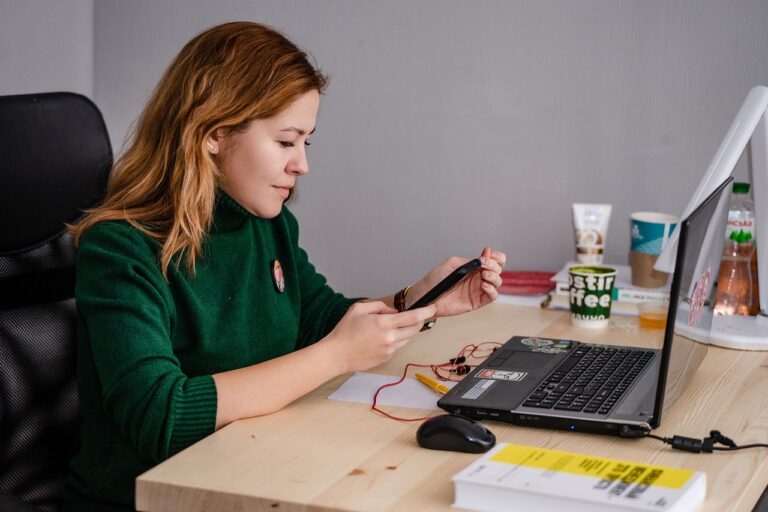 woman, office, laptop-6990720.jpg